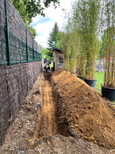 Photo de galerie - Tranchée mise en place jardinière bambous