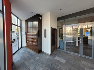 Photo de galerie - Rénovation Hall d'immeuble à Lyon 7ème
- Peinture des murs et plafonds
- Lasure sur boites aux lettres 