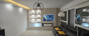 Photo de galerie - Creation meuble tv avec fausse cheminée et corniche avec ruban led 
