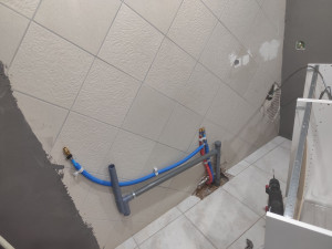Photo de galerie - Installation nourrice et tirage alim eau chaude et froide + création écoulement EU