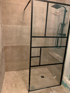 Photo de galerie - Douche avec pose carrelage 120x60 et paroi en verre 