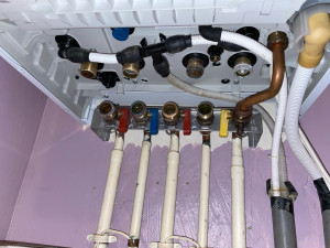 Photo de galerie - Ici, on a une réparation de fuite chez un client sur sa chaudière à gaz