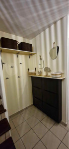 Photo de galerie - Reprise des trous, peinture et aménagement suite au retrait d’un placard coulissant 