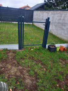 Photo de galerie - Pose portillon + petite clôture 