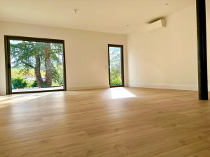 Photo de galerie - Chantier de pose de parquet et peinture