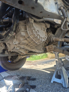 Photo de galerie - Changement cardan gauche + vidange de boite sur un ford transit MK7 