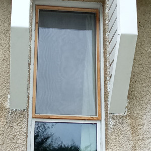 Photo de galerie - Fabrique et pose moustiquaire sur mesure.