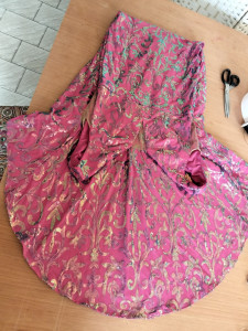 Photo de galerie - Ourlet robe de soirée.