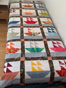 Photo de galerie - Dessus de lit, tapis d'éveil fait main (patchwork)