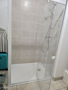 Photo de galerie - Réalisation complète salle de bain 

réalisation complète salle de bain 


