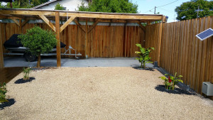 Photo de galerie - Carport bois grand format + clôture bois et portail bois motorisé solaire