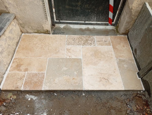 Photo de galerie - - Pose de travertin et joint 