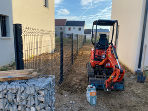 Photo de galerie - Pose de clôture et mise à niveau du Terrain