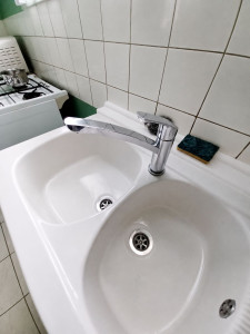 Photo de galerie - Changement mitigeur de cuisine avec nettoyage et réfection des joints silicone.