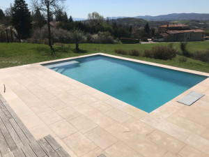 Photo de galerie - Pose de pierre naturelle d’Égypte 60x90x1,5 sur une terrasse à Vence 