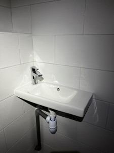 Photo de galerie - Installation d’un lave main dans un cabinet médical 