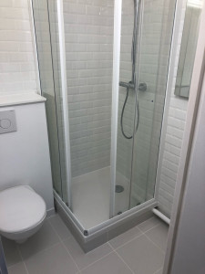 Photo de galerie - Réalisation d’une salle bain carrelage métro 