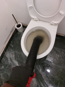 Photo de galerie - Plombier sérieux disponible pour dépannage rapide : fuite, débouchage, réparation. Intervention rapide, travail propre. Disponible tous les jours.