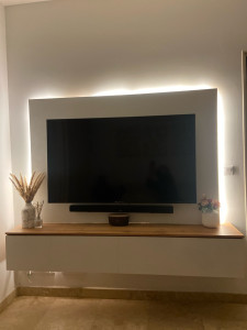 Photo de galerie - Meuble tv, panneau MDF et lumière LED