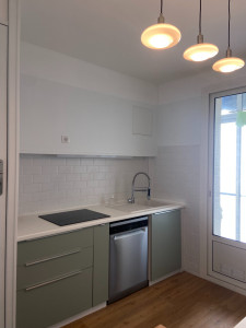 Photo de galerie - Installation plaques inductions et hotte