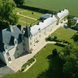 Photo de galerie - Photo aérienne par drone du Château d'Oyre