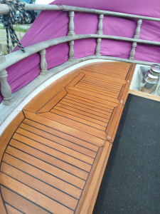 Photo de galerie - Banquette de voilier en teck
