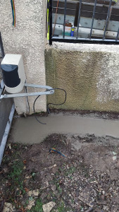 Photo de galerie - Création d'une semelle pour pose de rails de portail coulissant 