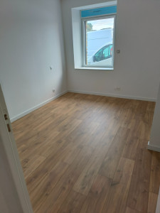 Photo de galerie - Parquet stratifié chêne foncé