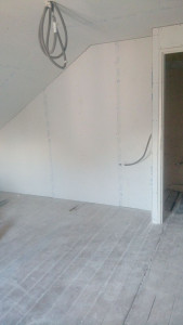 Photo de galerie - Pose feuilles de placoplâtres Ba13 cloison escalier et chambre Chantier Onnaing