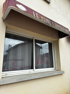Photo de galerie - Vitres d’un restaurant 