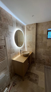 Photo de galerie - Rénovation salle de bain travertin 