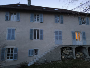 Photo de galerie - Peinture avant toit,volets et fenêtres 