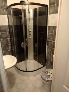 Photo de galerie - Installation de cabine de douche