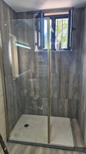 Photo de galerie - Installation bac à douche plus parois plus colonnes de douche 