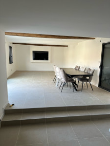 Photo de galerie - Pose de carrelage 60x60 sur 60m2 + installation télé fixe dans encadrement 