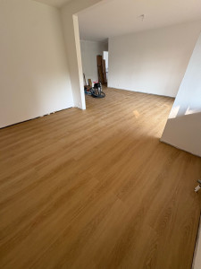 Photo de galerie - Pose de parquet flottant en coupe de pierre 