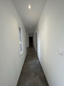 Photo de galerie - Carreaux de 90X90 dans un couloir