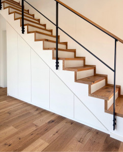 Photo de galerie - Agencement sous escalier sur mesure