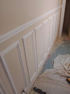 Photo de galerie - Montage et peinture des cadres murales