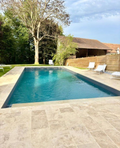 Photo de galerie - Hivernage de piscine  : une eau parfaitement bleue et claire, maintenue toute l’année grâce à un entretien sérieux et un suivi rigoureux.
Résultat : une piscine propre, protégée et prête à repartir dès les beaux jours.
