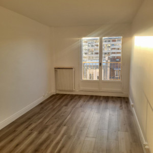 Photo de galerie - Pose carrelage avec peinture 