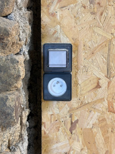 Photo de galerie - Installation prises et boutons éclairage 