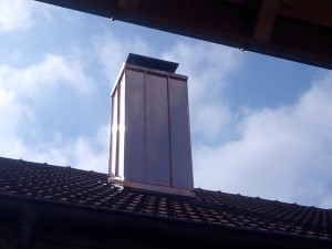 Photo de galerie - Habillage de cheminée en cuivre 