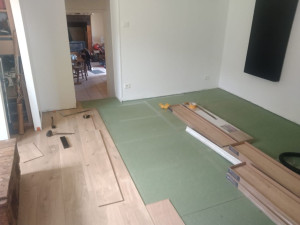 Photo de galerie - Rénovation : Pose de stratifié sur plancher bois.