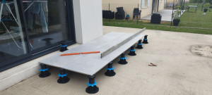 Photo de galerie - Pose de dalle sur plots 