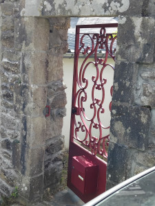 Photo de galerie - Peinture porte de jardin.