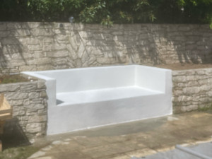 Photo de galerie - Création banc en béton avec finition crépi