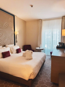 Photo de galerie - Menage au hôtel 