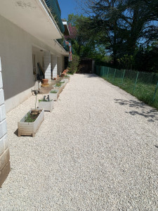 Photo de galerie - Une allee en Gravier Blanchalin 10/16