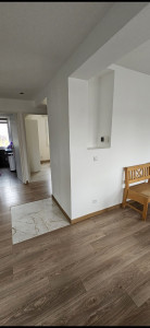 Photo de galerie - Création d'une cloison avec réflection sol en carrelage et niche en bois sur mesure 2/3